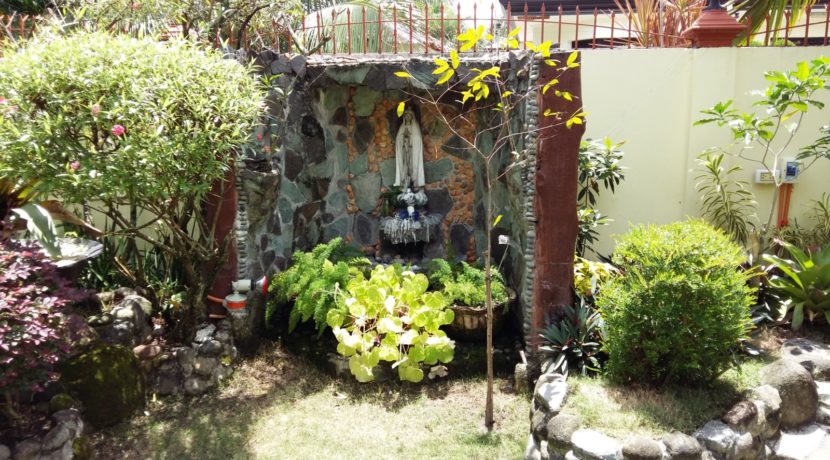 044A_Garden Prayer Grotto