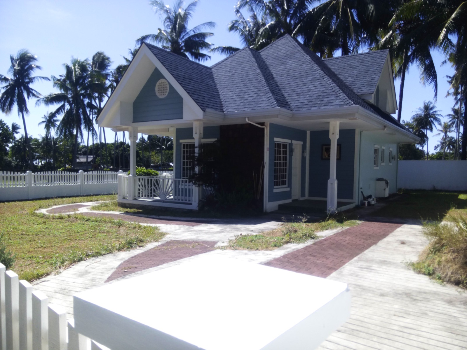 HOUSE AND LOT FOR SALE NEAR BEACH