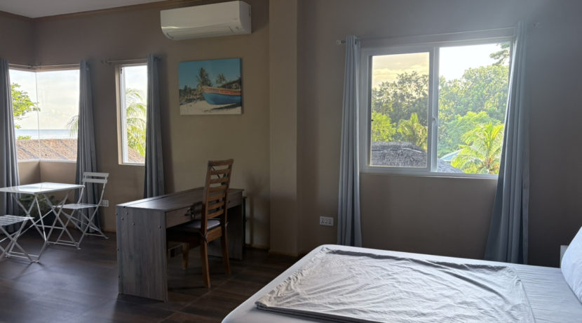 60898c86e37bb6c77fee7a008ce5ba7c(1)